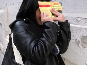 Public Pickups - Naughty Tourist Sucks Dick for Cash - 12/21/2016