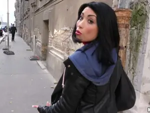 Public Pickups - Naughty Tourist Sucks Dick for Cash - 12/21/2016