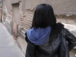Public Pickups - Naughty Tourist Sucks Dick for Cash - 12/21/2016
