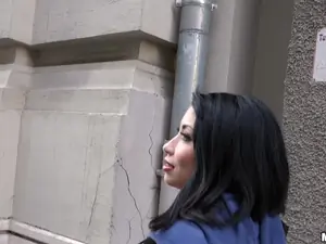 Public Pickups - Naughty Tourist Sucks Dick for Cash - 12/21/2016