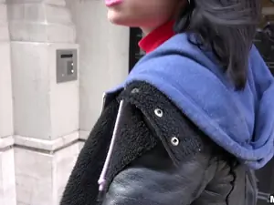 Public Pickups - Naughty Tourist Sucks Dick for Cash - 12/21/2016