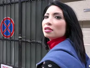 Public Pickups - Naughty Tourist Sucks Dick for Cash - 12/21/2016