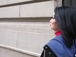 Public Pickups - Naughty Tourist Sucks Dick for Cash - 12/21/2016