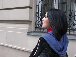 Public Pickups - Naughty Tourist Sucks Dick for Cash - 12/21/2016