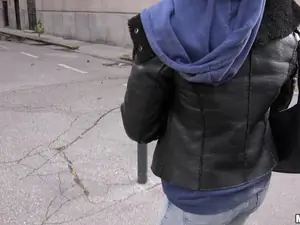 Public Pickups - Naughty Tourist Sucks Dick for Cash - 12/21/2016