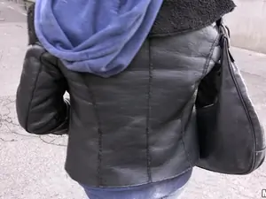 Public Pickups - Naughty Tourist Sucks Dick for Cash - 12/21/2016