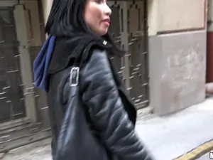 Public Pickups - Naughty Tourist Sucks Dick for Cash - 12/21/2016