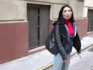 Public Pickups - Naughty Tourist Sucks Dick for Cash - 12/21/2016