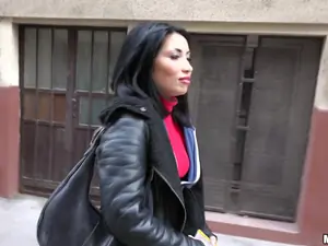 Public Pickups - Naughty Tourist Sucks Dick for Cash - 12/21/2016