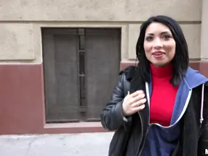 Public Pickups - Naughty Tourist Sucks Dick for Cash - 12/21/2016