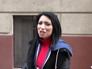 Public Pickups - Naughty Tourist Sucks Dick for Cash - 12/21/2016
