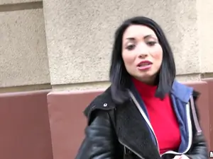 Public Pickups - Naughty Tourist Sucks Dick for Cash - 12/21/2016