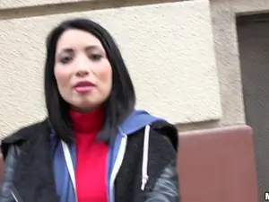 Public Pickups - Naughty Tourist Sucks Dick for Cash - 12/21/2016