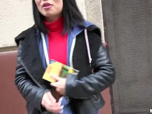 Public Pickups - Naughty Tourist Sucks Dick for Cash - 12/21/2016