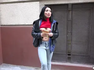 Public Pickups - Naughty Tourist Sucks Dick for Cash - 12/21/2016