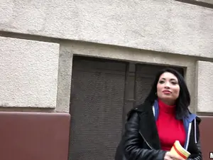 Public Pickups - Naughty Tourist Sucks Dick for Cash - 12/21/2016