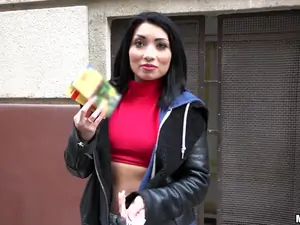 Public Pickups - Naughty Tourist Sucks Dick for Cash - 12/21/2016