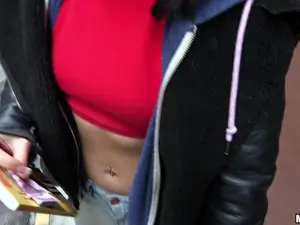 Public Pickups - Naughty Tourist Sucks Dick for Cash - 12/21/2016