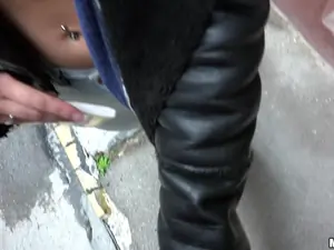 Public Pickups - Naughty Tourist Sucks Dick for Cash - 12/21/2016
