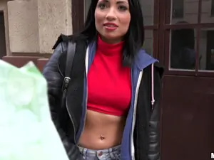 Public Pickups - Naughty Tourist Sucks Dick for Cash - 12/21/2016