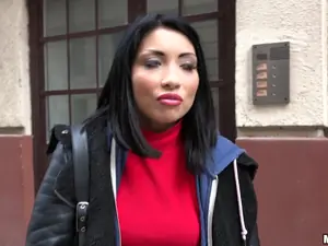 Public Pickups - Naughty Tourist Sucks Dick for Cash - 12/21/2016