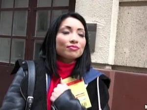 Public Pickups - Naughty Tourist Sucks Dick for Cash - 12/21/2016