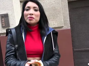 Public Pickups - Naughty Tourist Sucks Dick for Cash - 12/21/2016