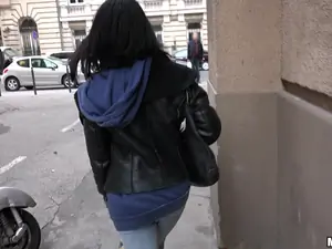 Public Pickups - Naughty Tourist Sucks Dick for Cash - 12/21/2016