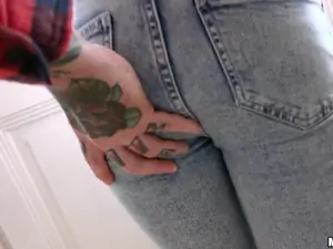 Public Pickups - Naughty Tourist Sucks Dick for Cash - 12/21/2016