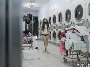 Pervs On Patrol - Latina Gets Facial In Laundromat - 01/13/2017