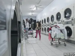 Pervs On Patrol - Latina Gets Facial In Laundromat - 01/13/2017