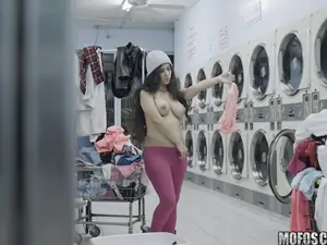 Pervs On Patrol - Latina Gets Facial In Laundromat - 01/13/2017