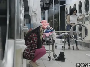 Pervs On Patrol - Latina Gets Facial In Laundromat - 01/13/2017