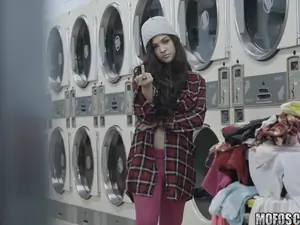 Pervs On Patrol - Latina Gets Facial In Laundromat - 01/13/2017