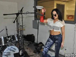 Latina Sex Tapes - Amateur Singer Banged In Studio - 01/23/2017