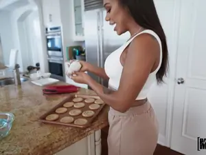 I Know That Girl - The Icing On Your Cake - 10/21/2024