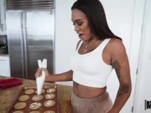 I Know That Girl - The Icing On Your Cake - 10/21/2024