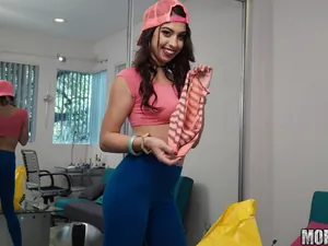 Latina Sex Tapes - Desperate Hottie Twerks for Fame - 02/06/2017