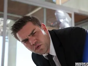 Latina Sex Tapes - Spanish Babe Seduces Salesman - 03/07/2017