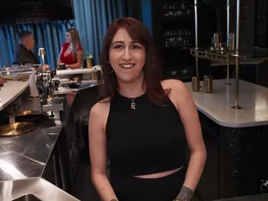 Let's Post It - Hotel Bartender Is a Flirt - 01/06/2026