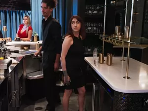 Let's Post It - Hotel Bartender Is a Flirt - 01/06/2026