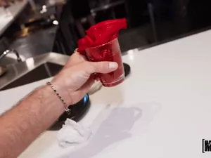 Let's Post It - Hotel Bartender Is a Flirt - 01/06/2026