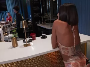 Let's Post It - Hotel Bartender Is a Flirt - 01/06/2026