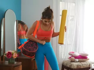 Pervs On Patrol - Pin-up Fucks Horny Roomie - 05/19/2017