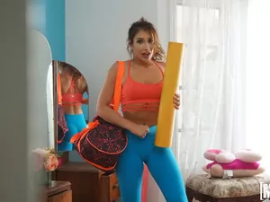 Pervs On Patrol - Pin-up Fucks Horny Roomie - 05/19/2017