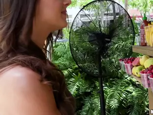 Public Pickups - Fun-loving Model Fucks in Public - 07/05/2017