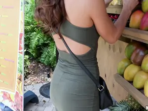 Public Pickups - Fun-loving Model Fucks in Public - 07/05/2017