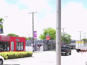 Public Pickups - Fun-loving Model Fucks in Public - 07/05/2017