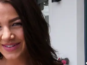 Public Pickups - Fun-loving Model Fucks in Public - 07/05/2017