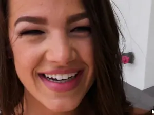Public Pickups - Fun-loving Model Fucks in Public - 07/05/2017